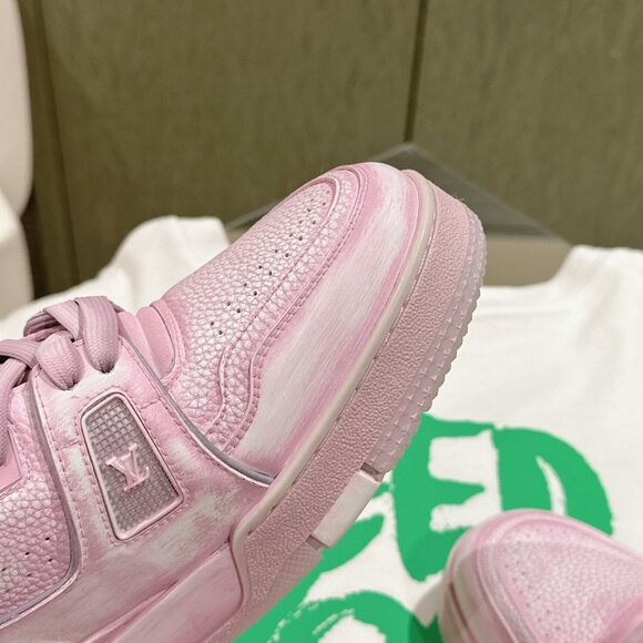 Classic Louis Vuitton Shoes: A Stylish and Versatile Choice for Elegance - Picture 3 of 5